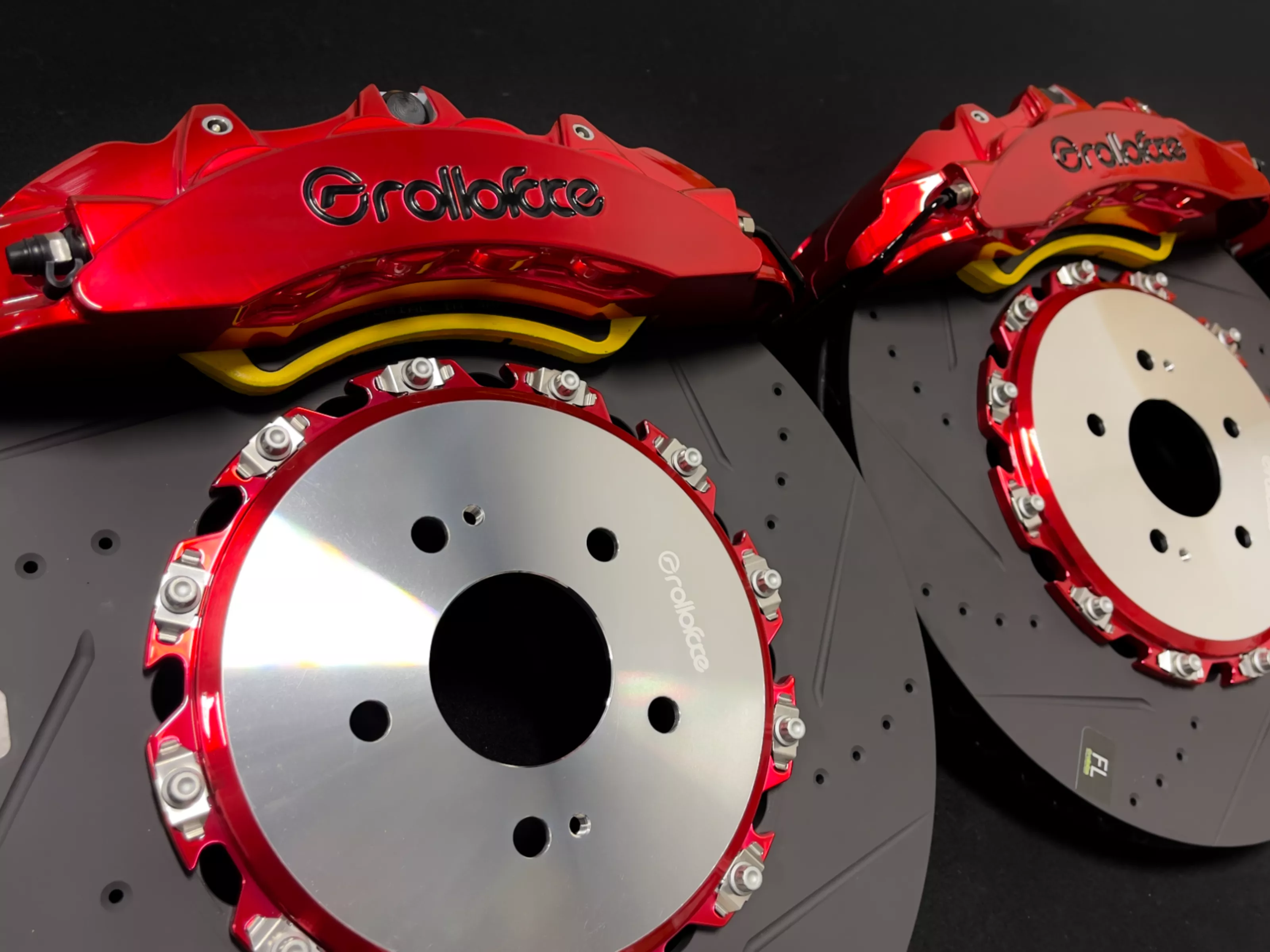 SR Series – Front fully forged huge 8 piston calipers > 2-piece  15