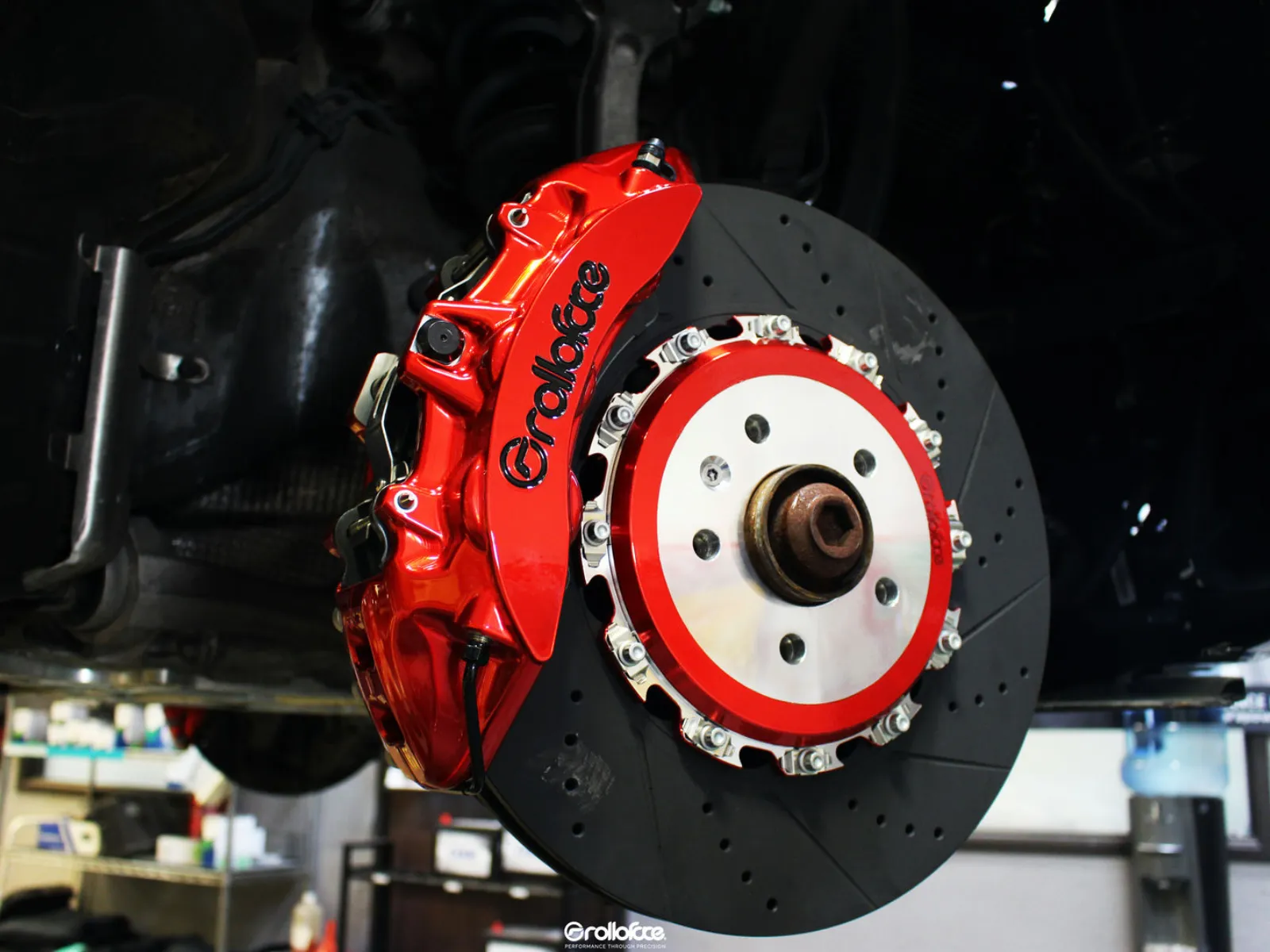 SR Series – Front fully forged huge 8 piston calipers > 2-piece  15" / 16″ ‘AeroFlow” floating curved vanes rotors 